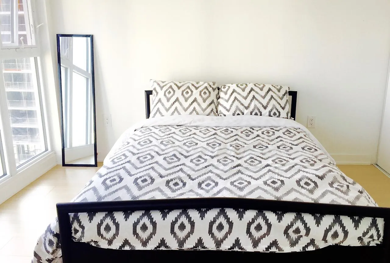 Apartment Bright 2 Bed Lakeview Suite Toronto